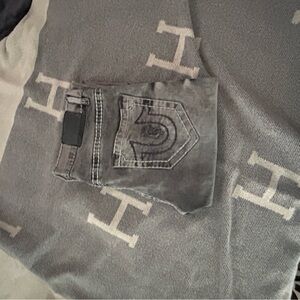 USA True Religion jeans-men’s size 33-amazing condition pretty much brand new.